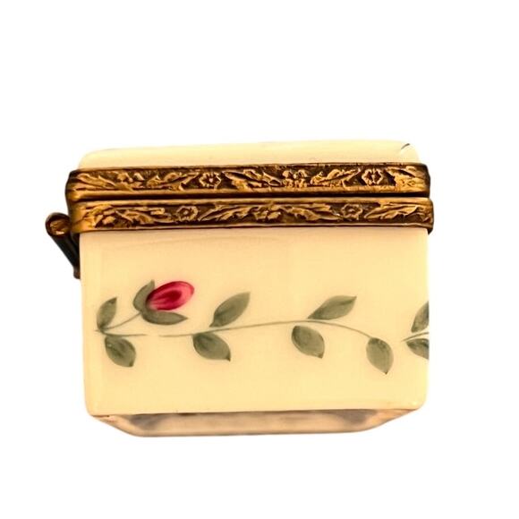 Vintage Limoges Roses and Buds Hinged Shoebox w/ Pink High Heels inside - RARE! - Picture 7 of 7